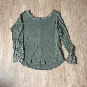 Green American Eagle long sleeve w/sleeve details